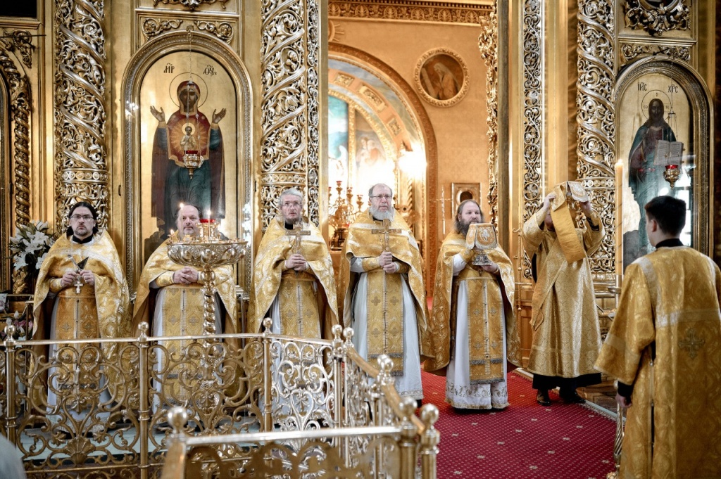 Божественная литургия в честь  престольного праздника святой Марии Магдалины